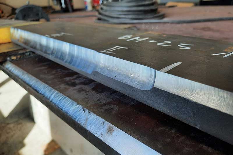 Continuously adjustable bevel angle between 0 and 90 degrees