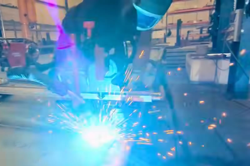 Sharing Success With The Rail Bull Welding Tractors & Rigid Track